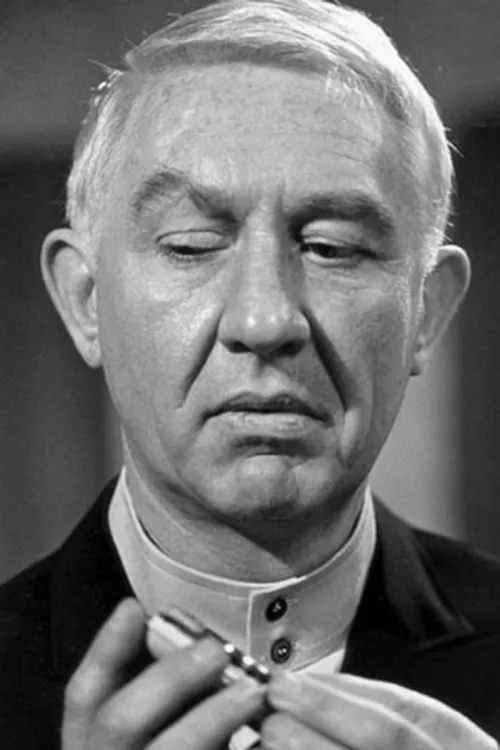 Kevin Stoney interpretando a Mavic Chen