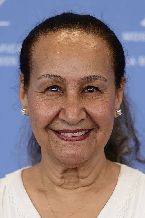 Khairia Nazmi interpretando a Nawaf's aunt