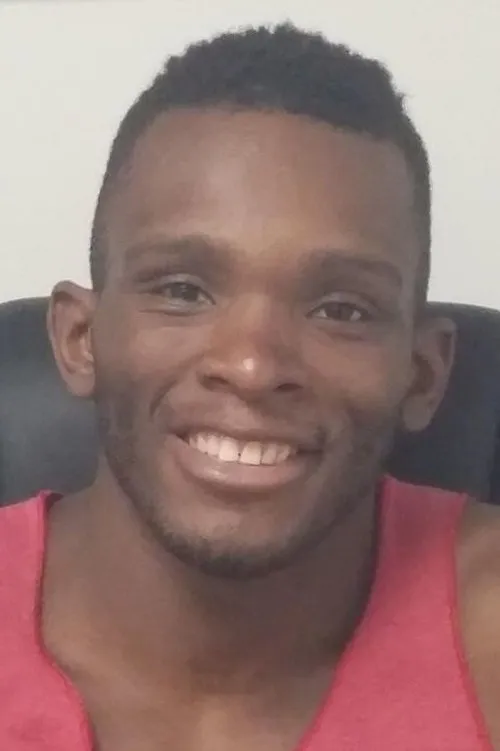 Khama Worthy interpretando a Self