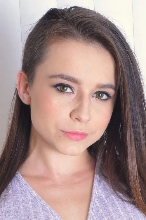 Kharlie Stone interpretando a 