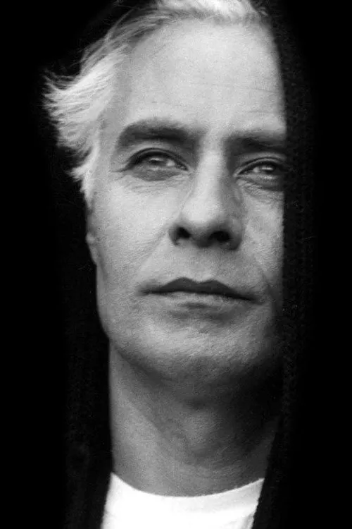 Khosro Shakibai interpretando a Dadashi / Asad