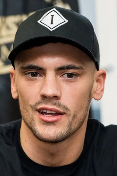 Kieran Smith interpretando a Self