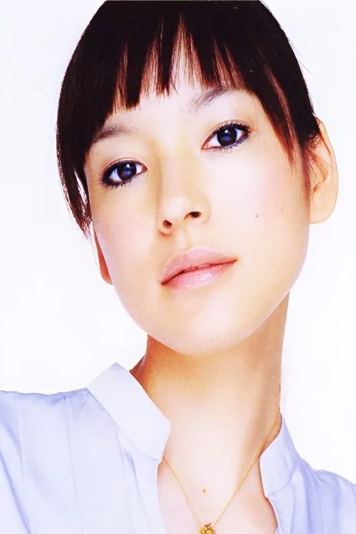 Kiki interpretando a