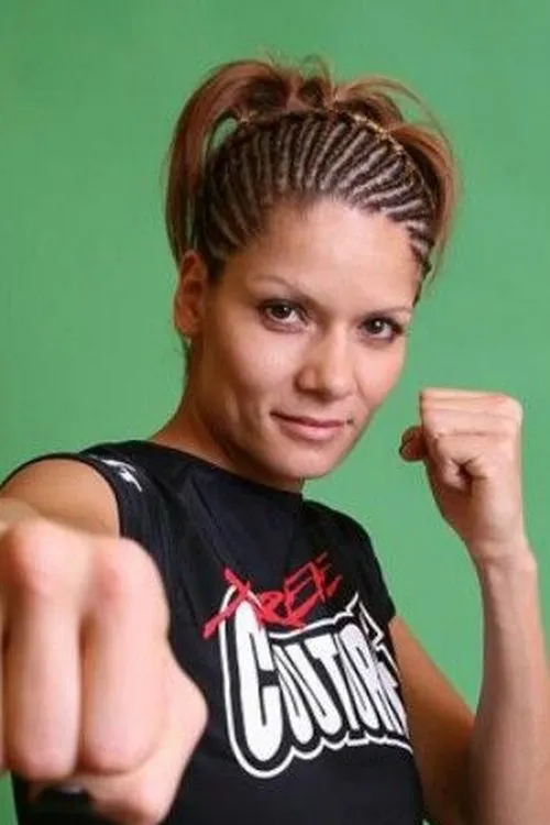 Kim Couture interpretando a Self