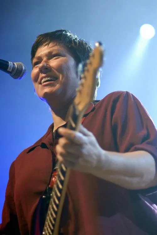 Joe Foster ha trabajado con Kim Deal en 1 ocasiones