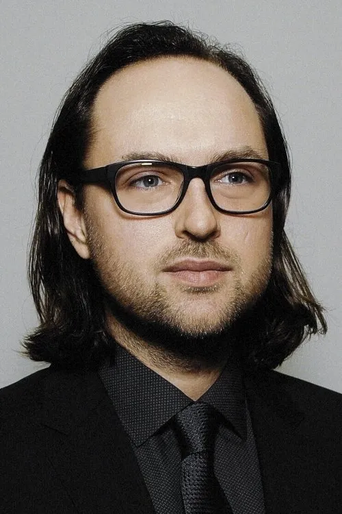 Kim Frank interpretando a Henrik Heidler