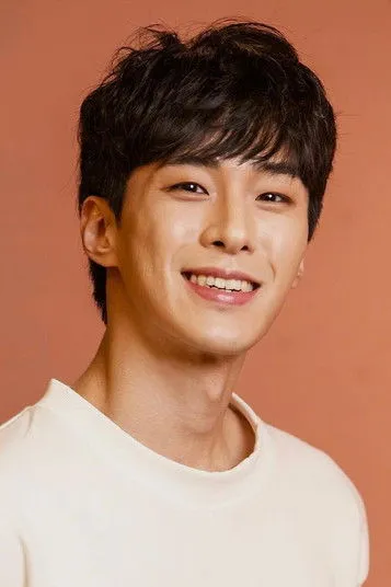 Kim Jong-hun en su biografía y filmografía