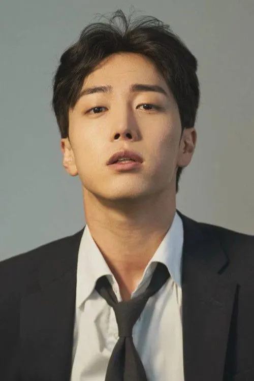 Kim Jong Yoon — personaje: Tae Woo