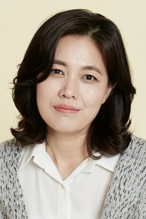 Kim Jung-young — personaje: Yoon Hong-joo