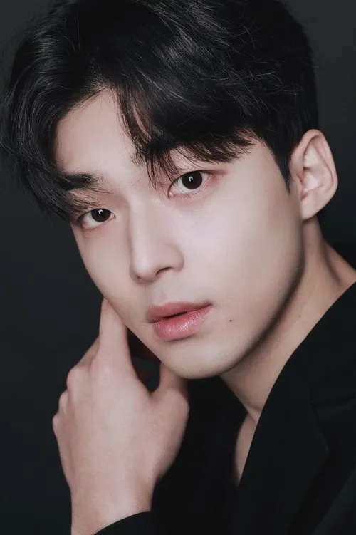 Kim Kang-min — personaje: Kwon Jihoon