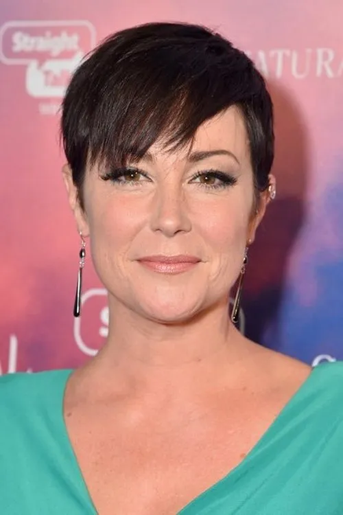 Kim Rhodes interpretando a Dr. Albert