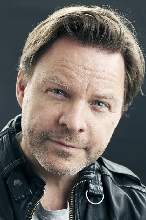 Kim Sulocki interpretando a Dix