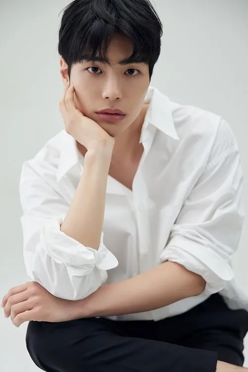 Kim Sun-bin — personaje: Kim Yoo Jin