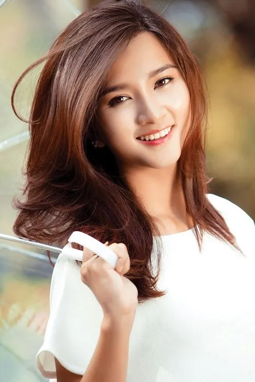 Kim Tuyến interpretando a