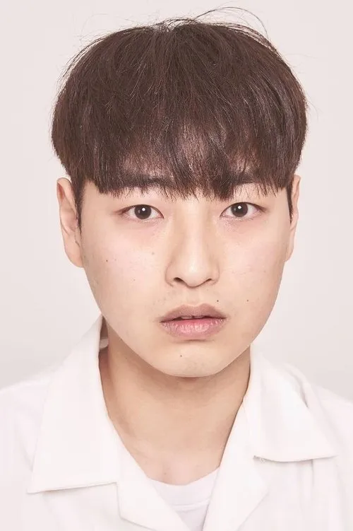 Foto de perfil del actor Kim Young-shik en el reparto