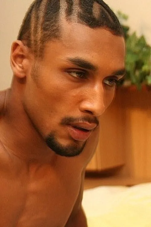 Kimani Arenas interpretando a