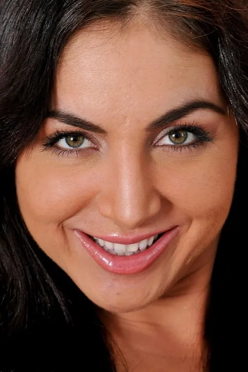 Kimberly Kasanova interpretando a 