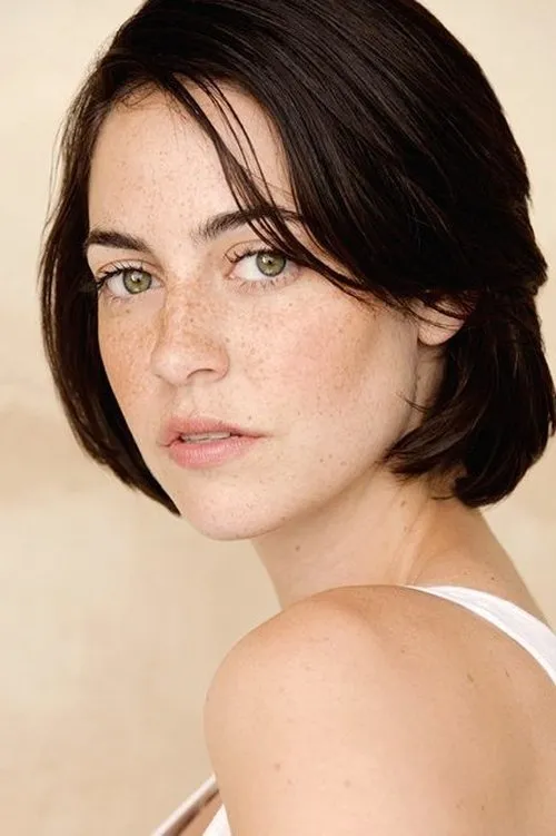 Kimberly Laferriere interpretando a Jaqueline 'Jake' Sullivan