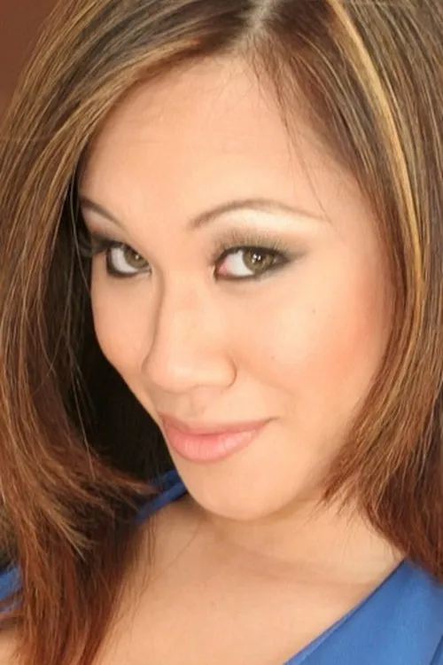 Kimmy Thai interpretando a (archive footage)