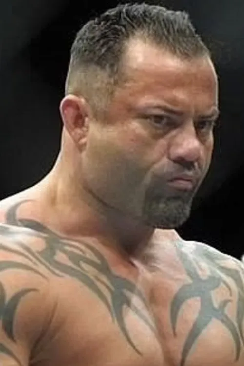 Kimo Leopoldo interpretando a Kimo