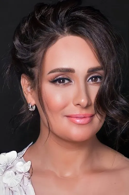 Kinda Hanna interpretando a