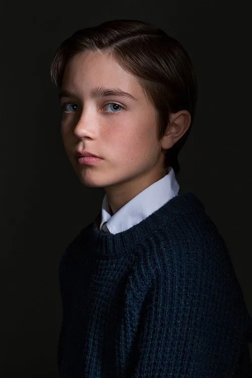 Tom Simmons ha trabajado con Kingston Vernes en 1 ocasiones