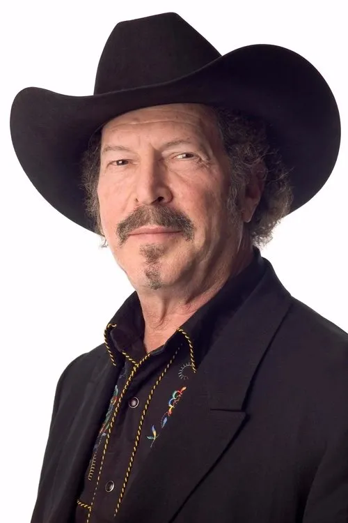 Kinky Friedman interpretando a Staff Sgt. James