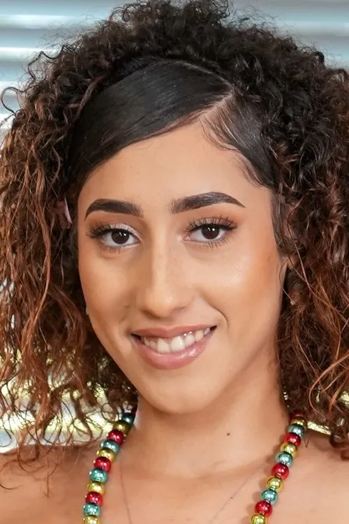 Violet Gems ha trabajado con Kira Perez en 2 ocasiones