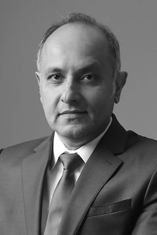 Matt Burns ha trabajado con Kiran Merchant en 1 ocasiones