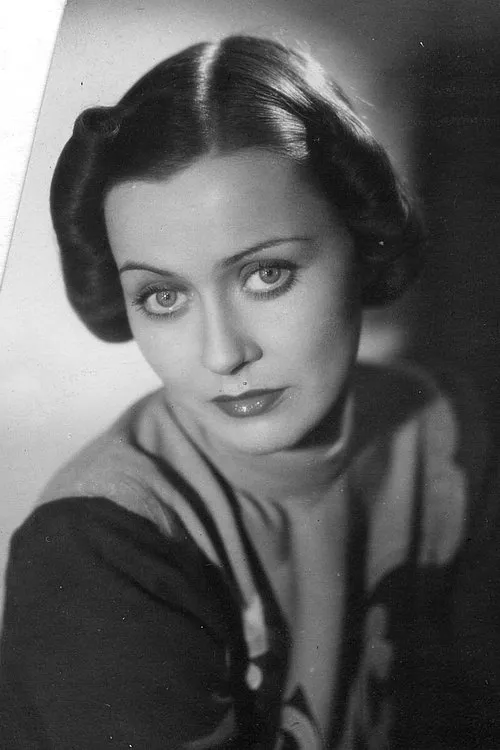 Kirsti Hurme interpretando a Dora Rastola