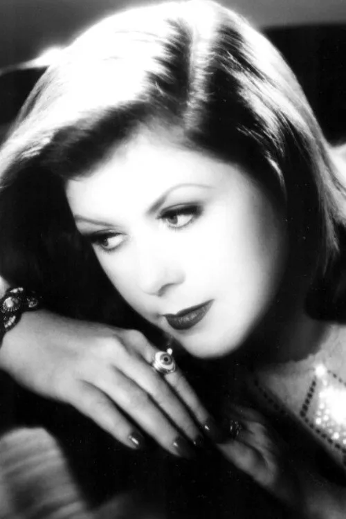Jem Finer ha trabajado con Kirsty MacColl en 2 ocasiones