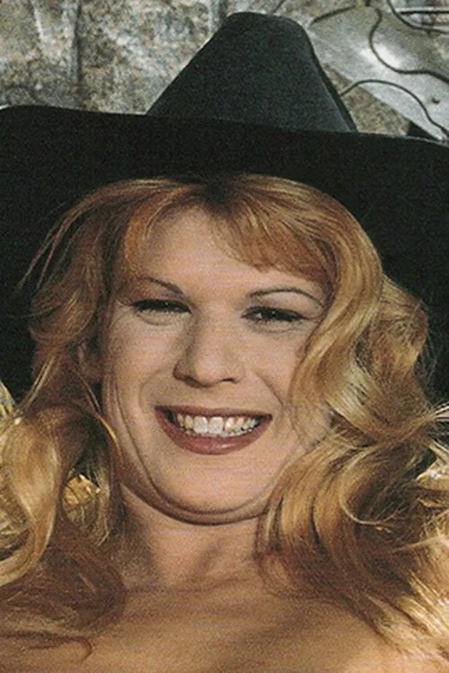 Kirsty Waay interpretando a 