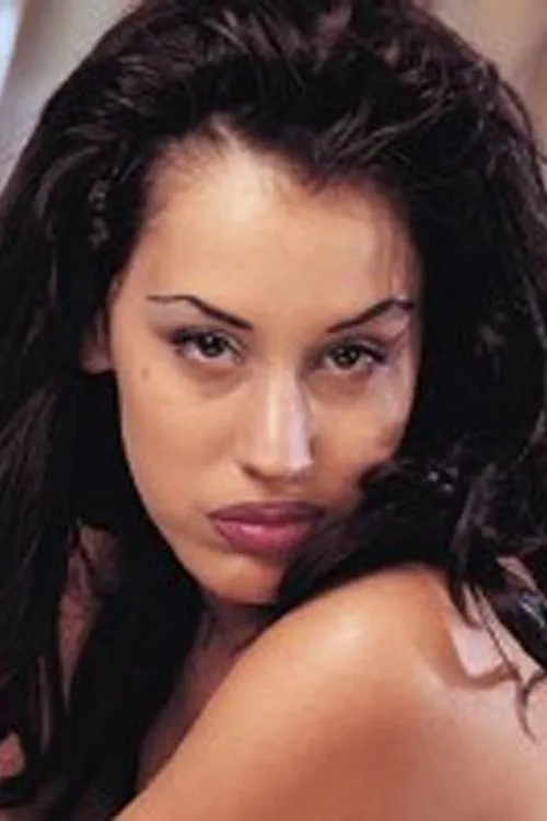 Kitty Monroe interpretando a 