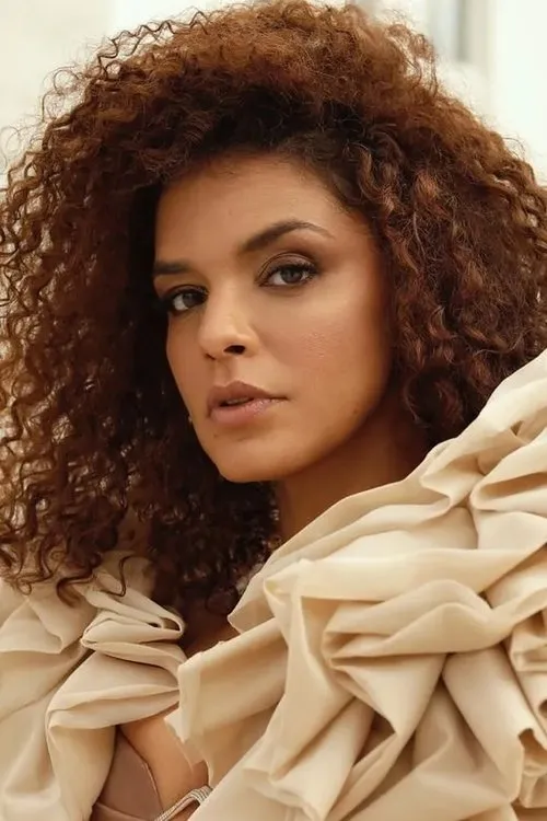 Kizi Vaz interpretando a Márcia