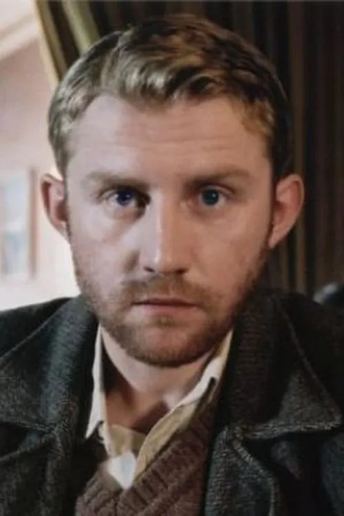 Klaudiusz Kaufmann interpretando a Obersturmbannführer Bischoff