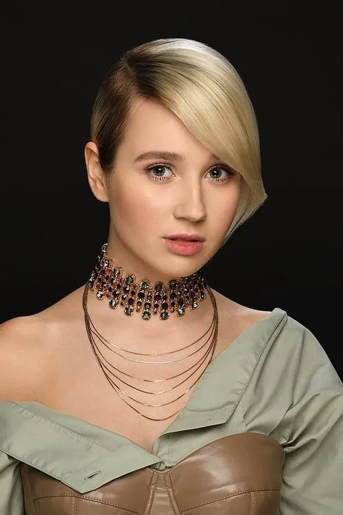 Клавдия Высокова interpretando a Claudia Cocca