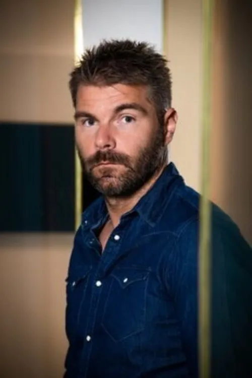 Kobe Ilsen — personaje: Self - Host