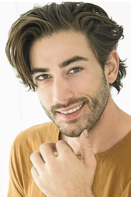 Kodi Baker interpretando a Uriel