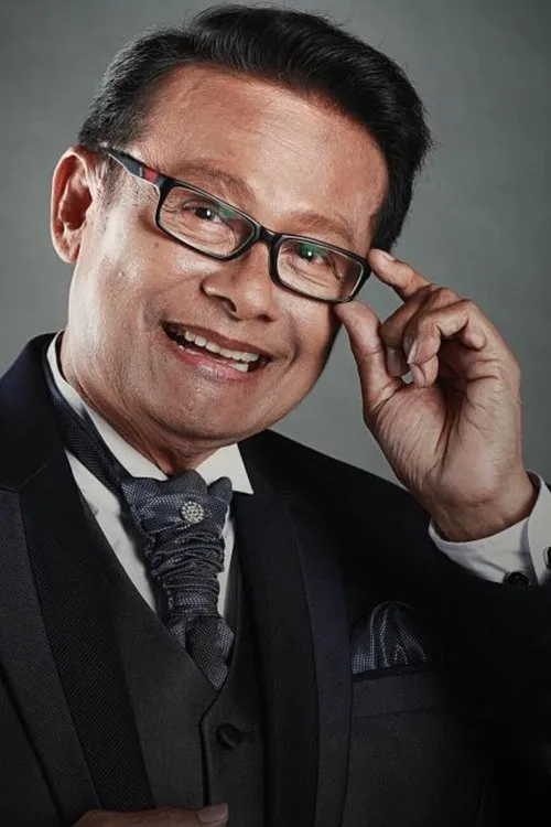 Koes Hendratmo interpretando a Rey