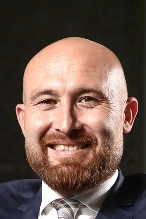 Köksal Ünal en su biografía y filmografía