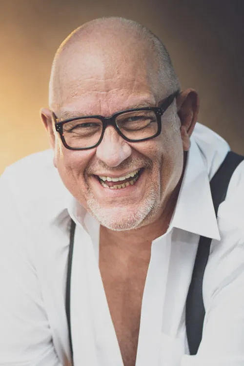 Jennifer Frank ha trabajado con Konrad Adams en 1 ocasiones