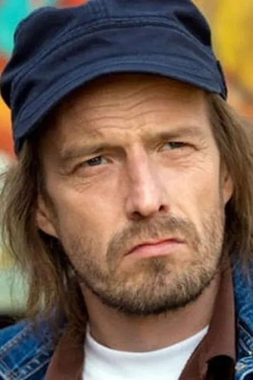 Konsta Mäkelä interpretando a Hatunen