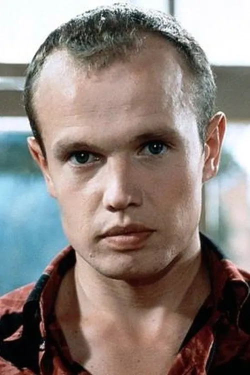 Константин Котляров interpretando a Viktor