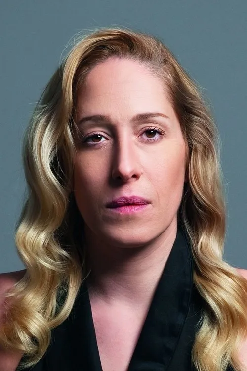 Κόρα Καρβούνη interpretando a Zoe