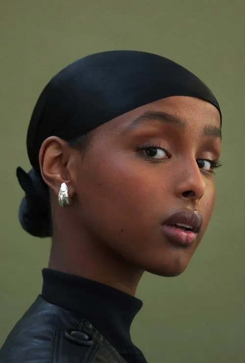 Elmi Rashid Elmi ha trabajado con Kosar Ali en 1 ocasiones