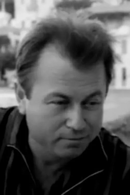 Kostas Bakas interpretando a 