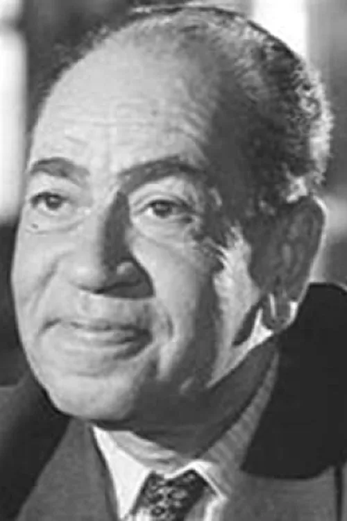 Κώστας Δούκας interpretando a Kyriakos Marakis