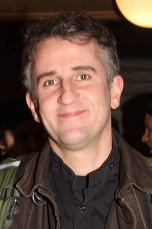 Kostas Koronaios interpretando a 