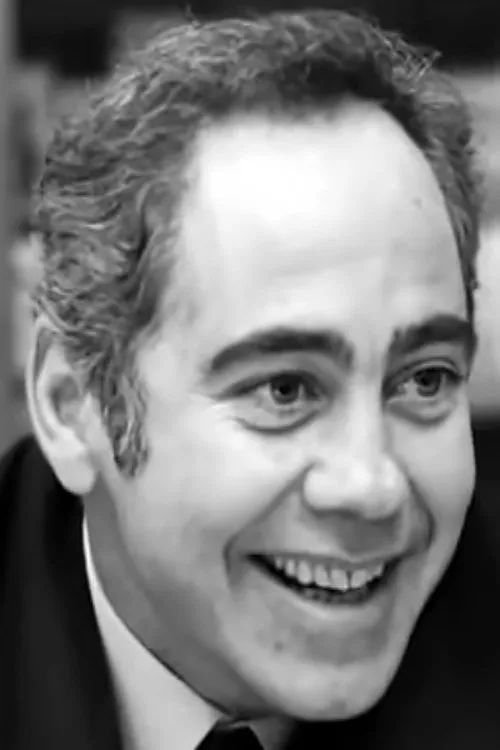 Kostas Naos interpretando a 