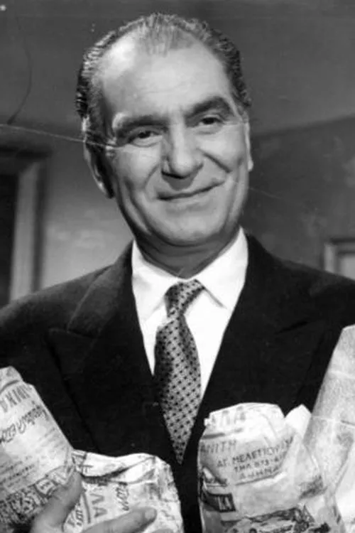 Kostas Papas interpretando a 